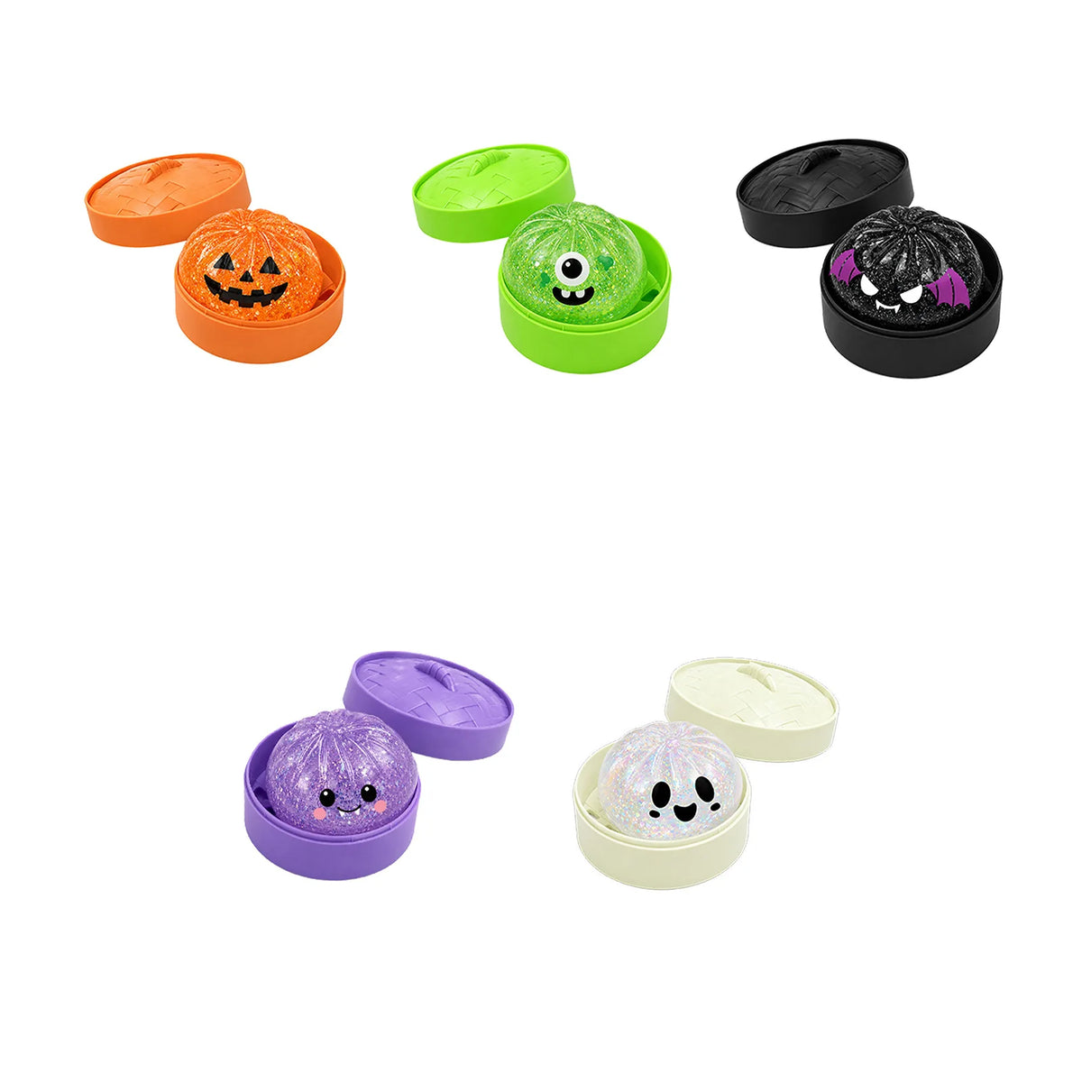 Cinq squishies raviolis d'Halloween avec leurs couvercles de panier vapeur, sur fond blanc