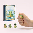 Calendrier de l'Avent Squishies Animaux – Petites tortues – en main