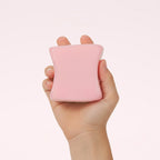 Squishy Gâteau de riz rose en main d'enfant