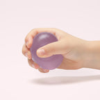 Squishy Mochi transparent en main d'enfant