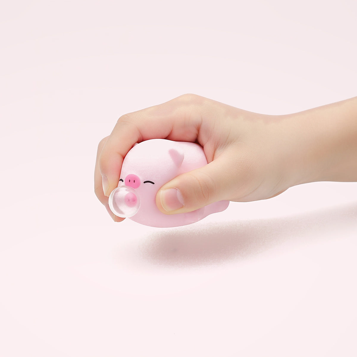 Squishy Cochon en main d'enfant