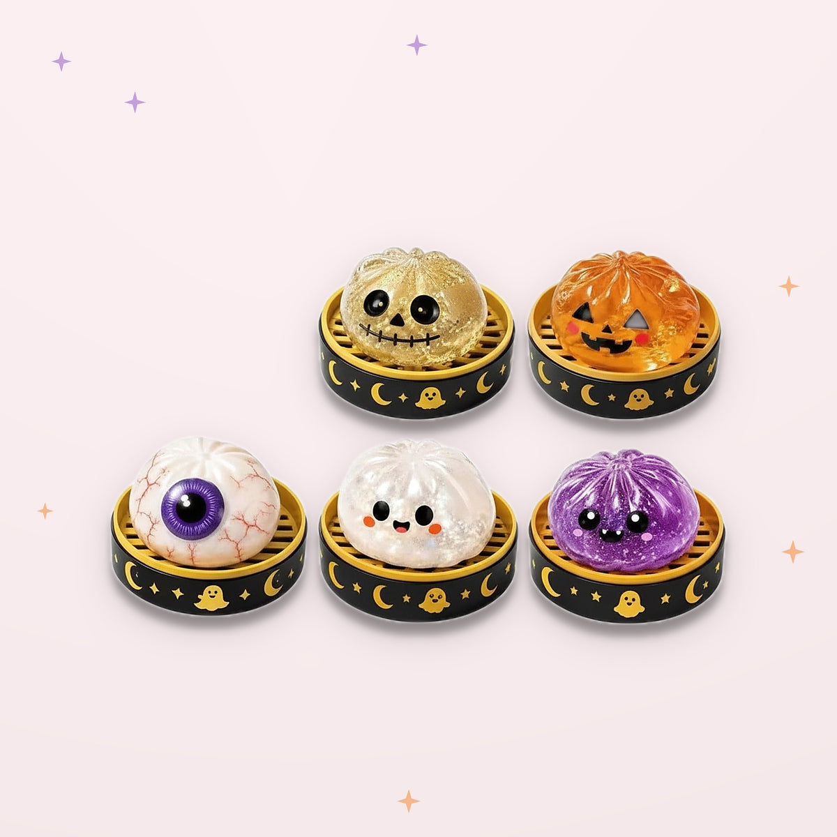 Squishies Halloween phosphorescents dans leurs socles, fond rose