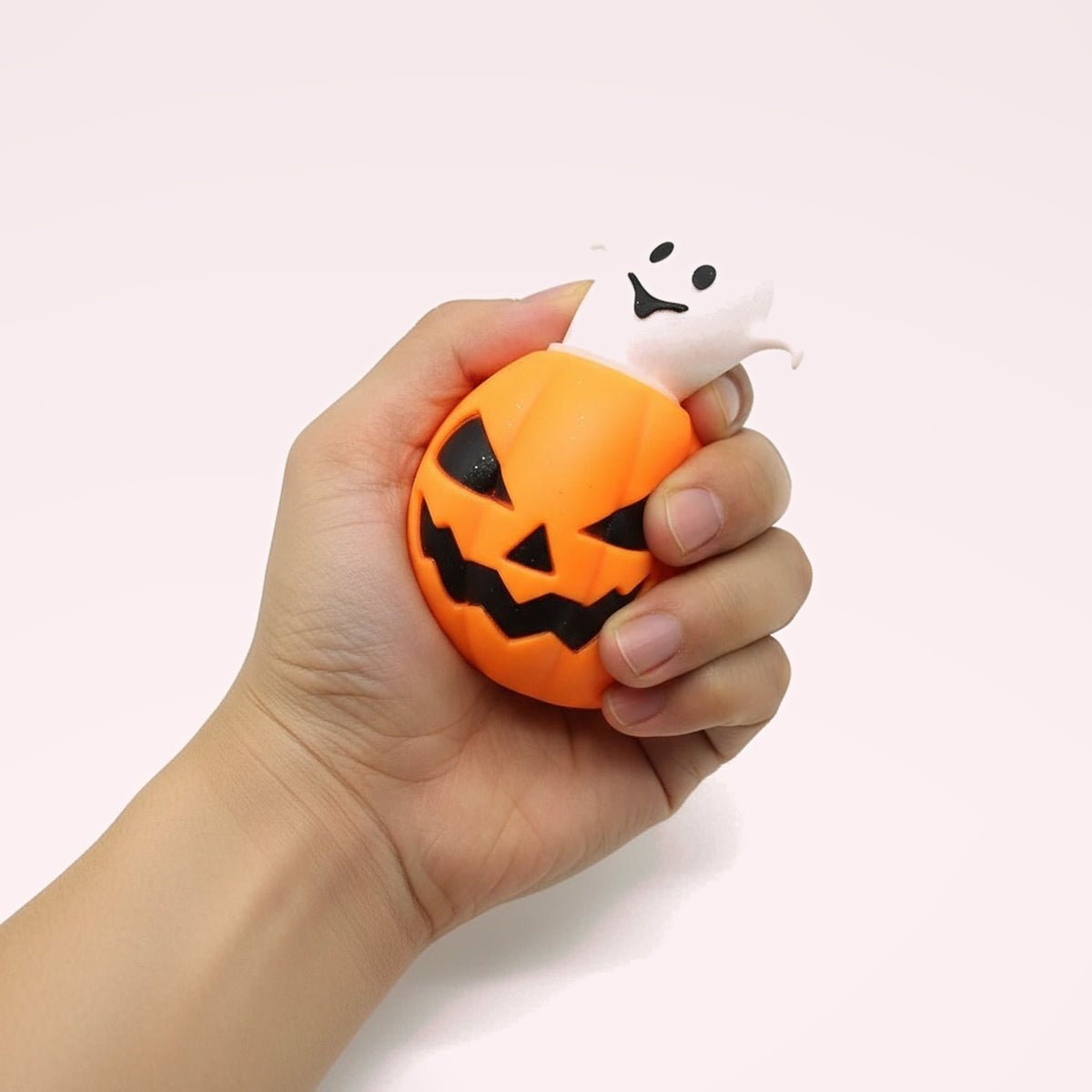 Squishy Citrouille souriante – en main