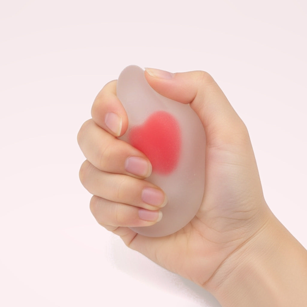 Squishy Mochi à la fraise – en main
