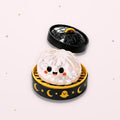 Squishy Ravioli d'Halloween brillant dans son panier vapeur, fond rose